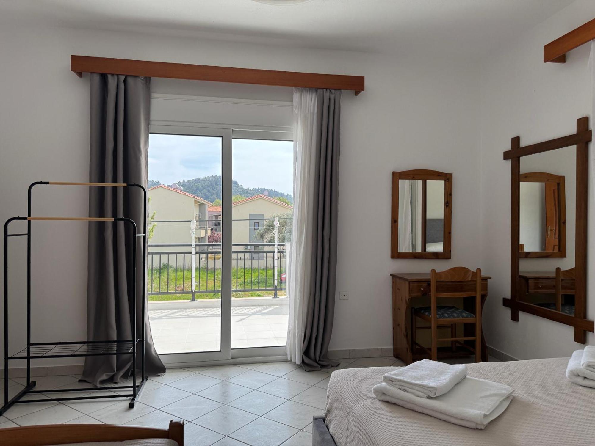 White - Town Apartment Limenas (Thasos)